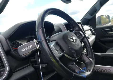 2021 Ram 1500 Big Horn 4X4 5'7 Box z USA, uszkodzony, nr VIN 1C6SRFFT0MN598156